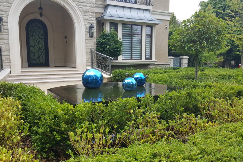 Water feature with gurgler